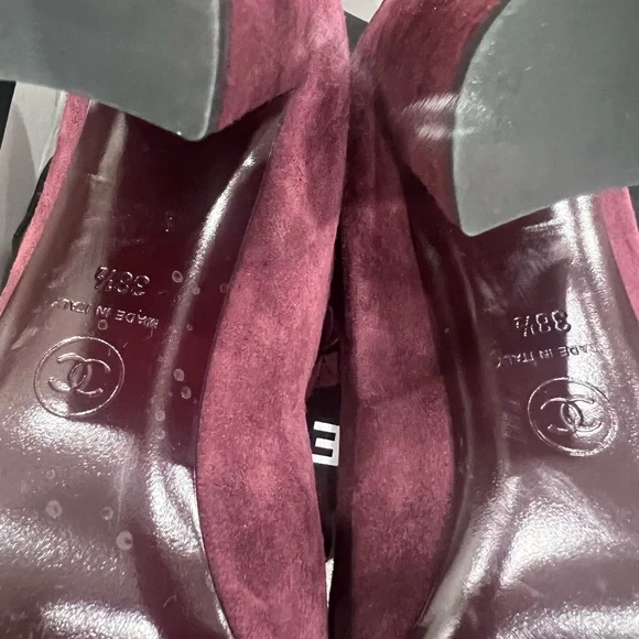 Chanel Short Boots in Suede - Picture 6 of 7